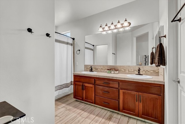 1774 Homestead Way, Lemoore CA: https://media.crmls.org/medias/b8c93ae8-0e09-4c2a-bf99-59ac87b1ab50.jpg