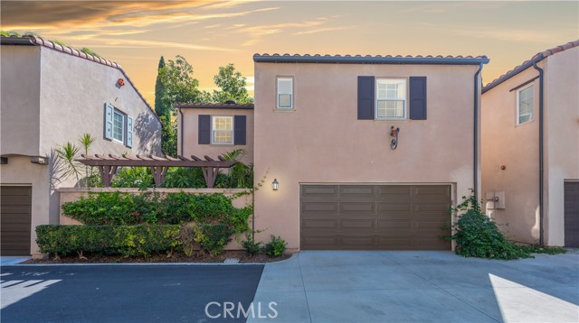 80 Great, Irvine CA: https://media.crmls.org/medias/b8c96800-4886-4181-a76d-362af8d96365.jpg