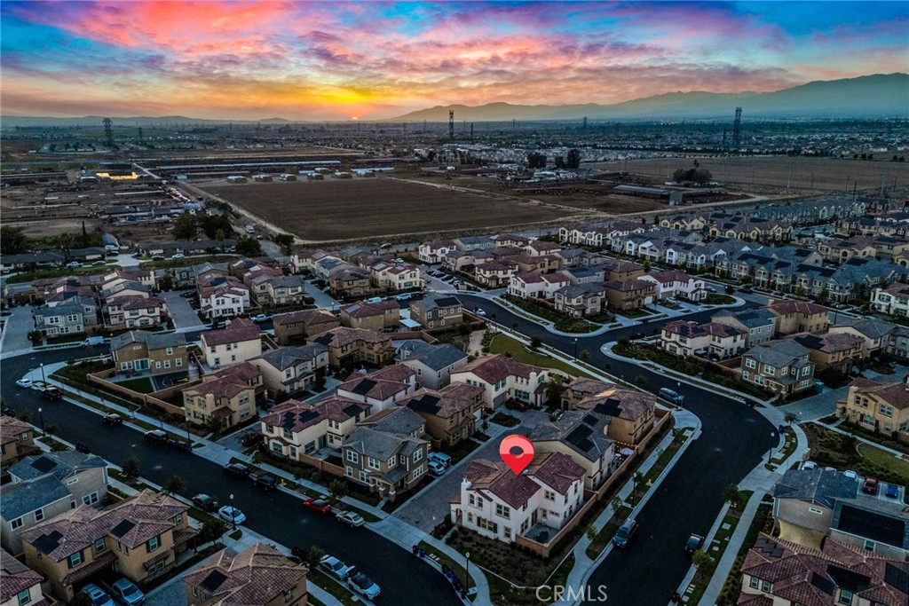 https://media.crmls.org/medias/b8cad370-b3ae-42cb-b55b-9ec045b7c395.jpg?preset=X-Large