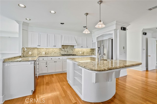 Detail Gallery Image 14 of 20 For 117 Paseo De Granada, Redondo Beach,  CA 90277 - 4 Beds | 3 Baths