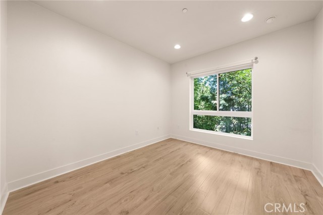 Detail Gallery Image 11 of 19 For 11115 Acama St #305,  Studio City,  CA 91602 - 3 Beds | 2/1 Baths