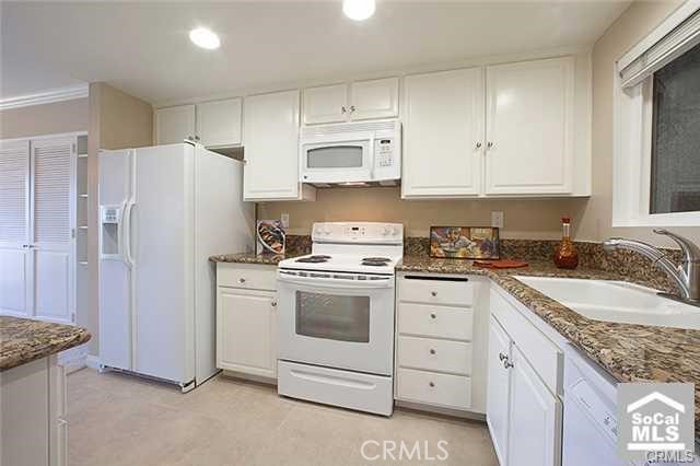 Detail Gallery Image 10 of 15 For 3364 Punta Alta 2b,  Laguna Woods,  CA 92637 - 2 Beds | 2 Baths