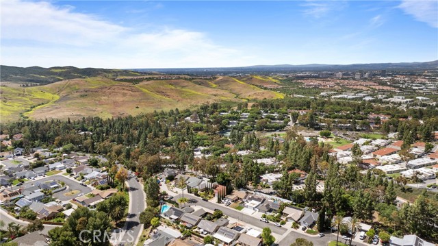 22352 Torino, Laguna Hills CA: https://media.crmls.org/medias/b8cc168d-e3dd-46f8-8bac-54ff12516769.jpg