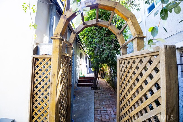 Detail Gallery Image 30 of 34 For 11343 Missouri Ave, Los Angeles,  CA 90025 - 4 Beds | 3 Baths