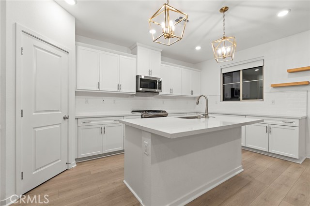 Detail Gallery Image 9 of 57 For 3950 Satsuma, Corona,  CA 92883 - 4 Beds | 3 Baths