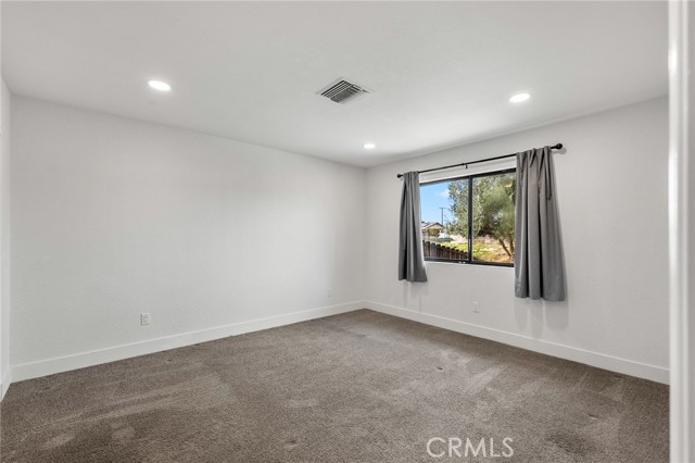 Detail Gallery Image 6 of 23 For 6960 Lennox, Yucca Valley,  CA 92284 - 3 Beds | 2 Baths