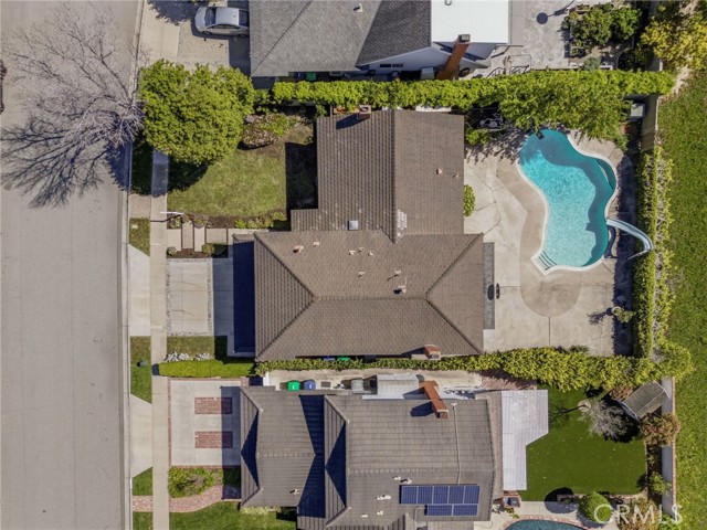 Detail Gallery Image 3 of 11 For 2021 Swan Dr, Costa Mesa,  CA 92626 - 5 Beds | 3 Baths