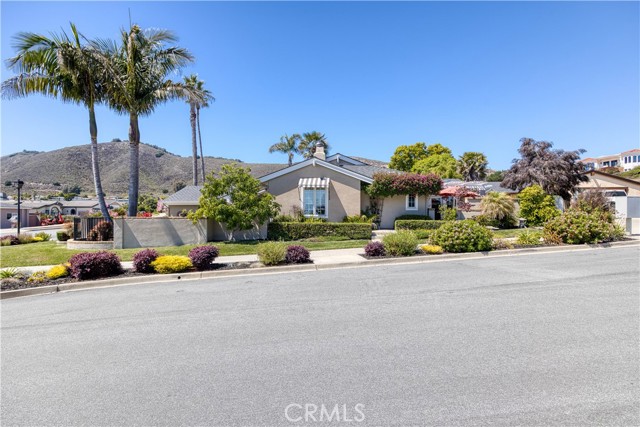 226 Encanto Avenue, Pismo Beach CA: https://media.crmls.org/medias/b8cdcf64-70e7-4311-8fab-6e0d9b52d8d8.jpg