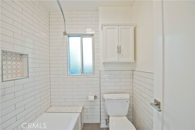 Detail Gallery Image 13 of 28 For 1639 Redcliff #1/2,  Los Angeles,  CA 90026 - 2 Beds | 1 Baths