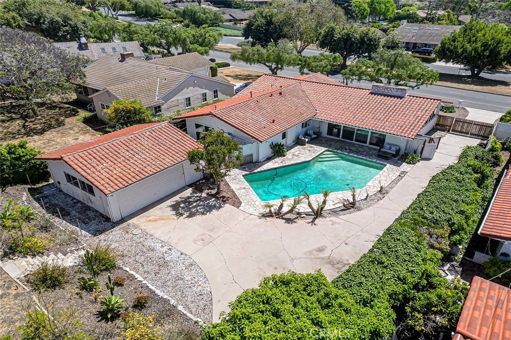 2552 Palos Verdes Drive W