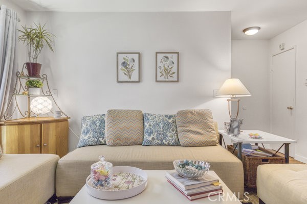 Detail Gallery Image 4 of 25 For 15155 Sherman Way #14,  Van Nuys,  CA 91405 - 1 Beds | 1 Baths