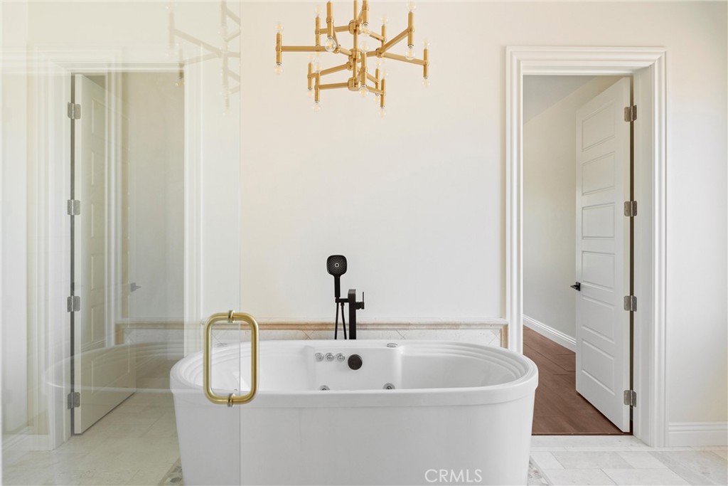 https://media.crmls.org/medias/b8cfca2d-5395-4c7a-b89d-787cf43ff8b3.jpg?preset=X-Large