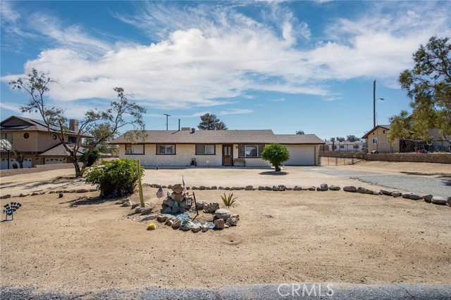 7103 Hanford Avenue, Yucca Valley CA: https://media.crmls.org/medias/b8d074ad-b020-47fd-85f8-68e18619d0c8.jpg