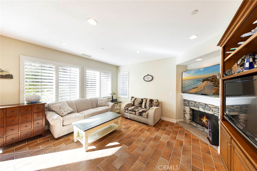 MLS #OC25172072 img 10