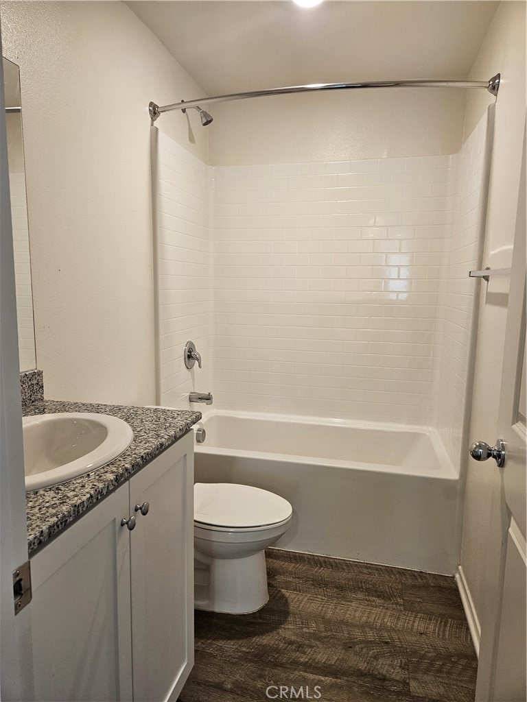 https://media.crmls.org/medias/b8d11422-b89e-4527-9371-11873fc35917.jpg?preset=X-Large