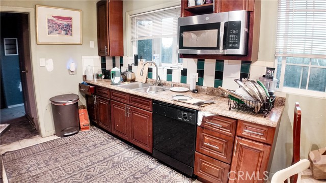 Detail Gallery Image 13 of 30 For 2719 Xavier, East Palo Alto,  CA 94303 - 7 Beds | 4 Baths