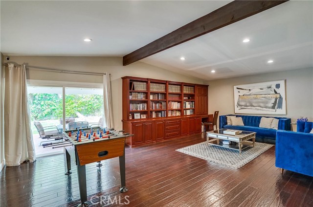 12415 Killion Street, Valley Village CA: https://media.crmls.org/medias/b8d1c407-2c03-4b01-8941-dcbeb03fecbc.jpg
