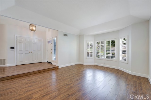 Detail Gallery Image 17 of 59 For 24004 Arminta St, West Hills,  CA 91304 - 4 Beds | 3 Baths
