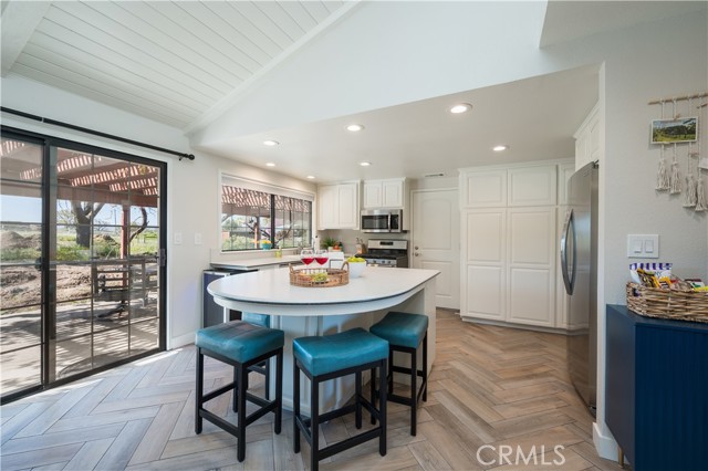 Detail Gallery Image 8 of 27 For 675 Oak Ln, Paso Robles,  CA 93446 - 4 Beds | 2/1 Baths