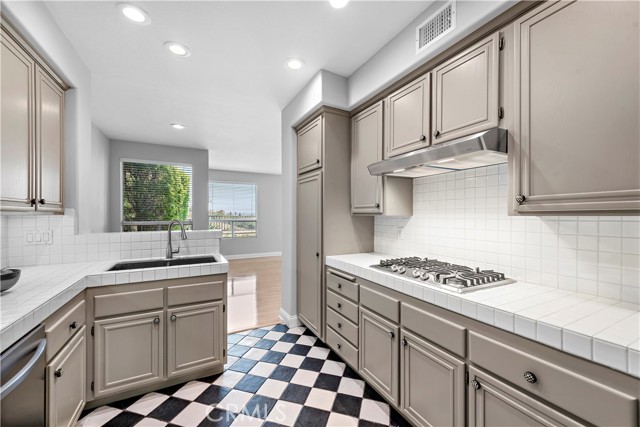 26426 Modena, Laguna Hills CA: https://media.crmls.org/medias/b8d380b6-663a-47db-92d1-7b658df25592.jpg