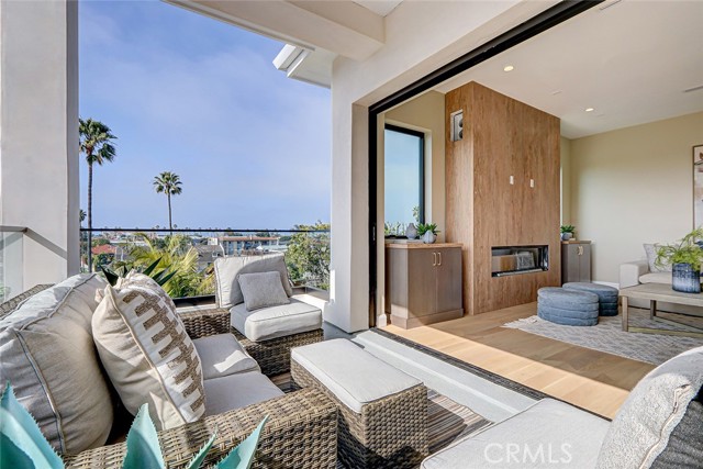 641 S Gertruda Avenue, Redondo Beach CA: https://media.crmls.org/medias/b8d3e6f3-b60d-4f89-95c1-ee33ea46ee21.jpg