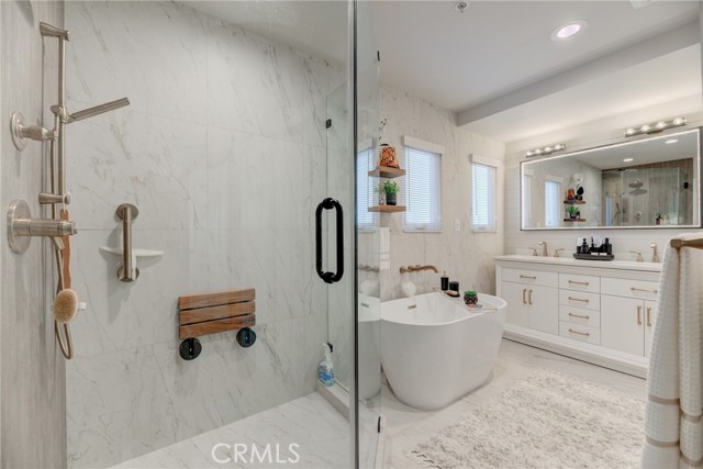 Detail Gallery Image 21 of 41 For 417 Crest Dr, Manhattan Beach,  CA 90266 - 3 Beds | 3/1 Baths