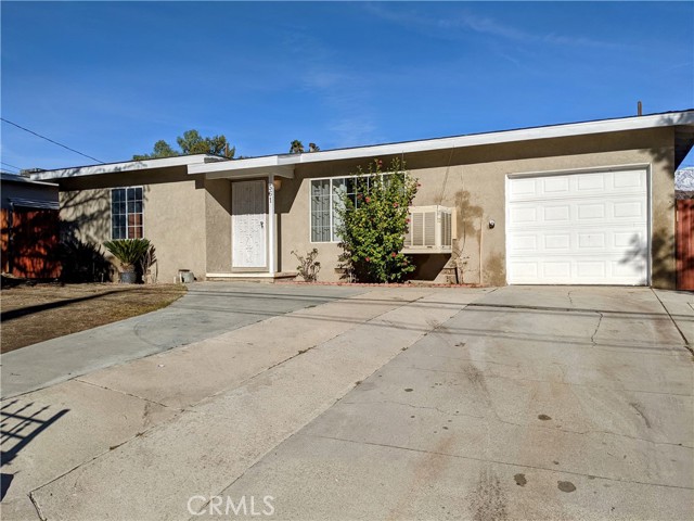 Detail Gallery Image 1 of 22 For 561 E Hoffer St, Banning,  CA 92220 - 3 Beds | 1 Baths