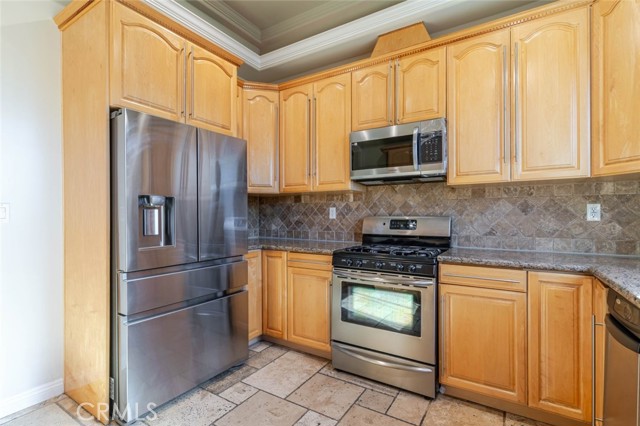 Detail Gallery Image 8 of 30 For 711 E Angeleno Ave #102,  Burbank,  CA 91501 - 3 Beds | 3 Baths