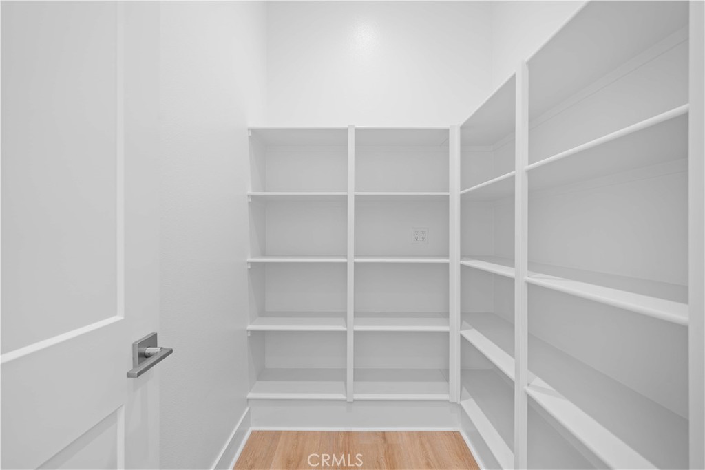 https://media.crmls.org/medias/b8d70b10-d5b4-40db-91f9-43cbf01a7321.jpg?preset=X-Large