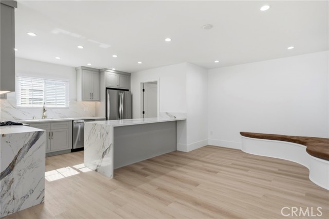 Detail Gallery Image 3 of 26 For 18584 Redwood, Fountain Valley,  CA 92708 - 3 Beds | 2/1 Baths