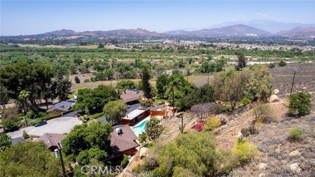 4899 Glenwood Drive, Riverside CA: https://media.crmls.org/medias/b8d8c35c-e447-491d-9d42-e575c717f4ee.jpg