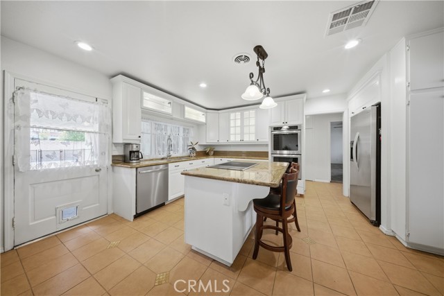 Detail Gallery Image 8 of 18 For 2718 Still Meadow, Lancaster,  CA 93536 - 5 Beds | 3 Baths