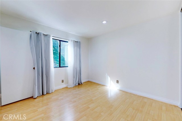 Detail Gallery Image 32 of 38 For 10504 Sunland Blvd Bld #5,  Sunland,  CA 91040 - 2 Beds | 2 Baths