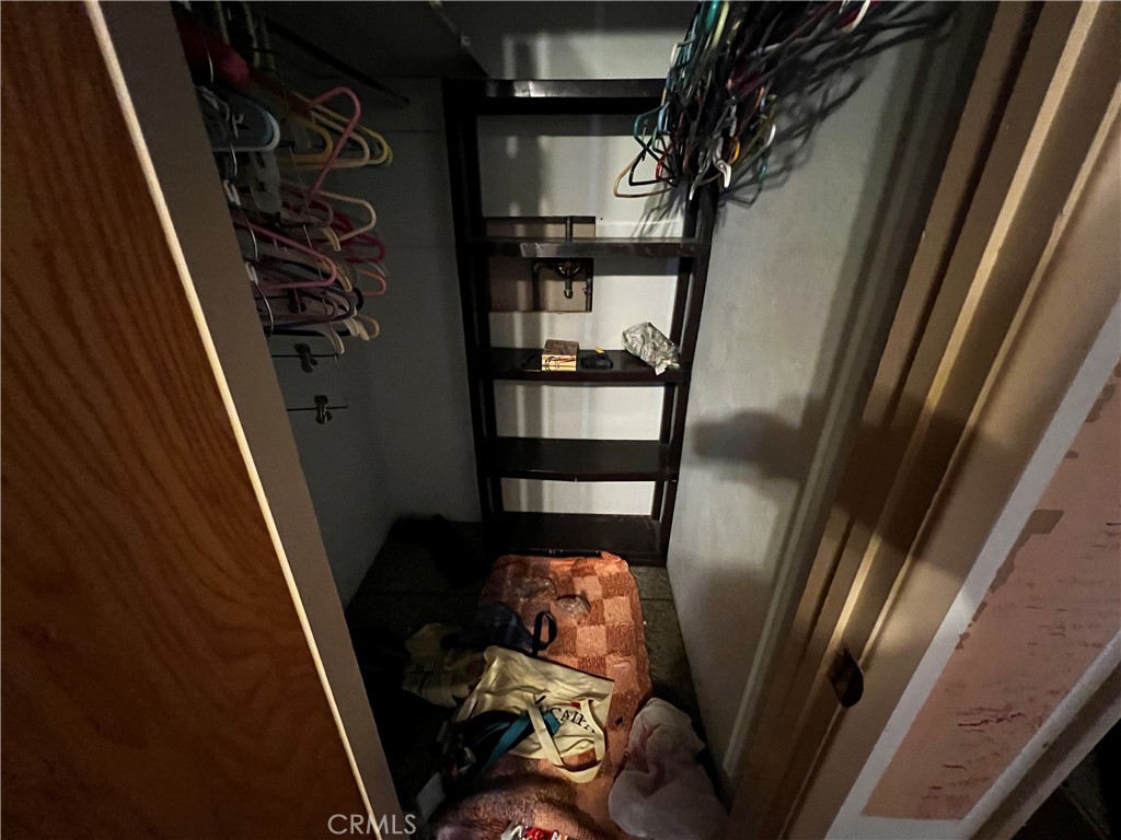 https://media.crmls.org/medias/b8d9e027-7f80-4fa1-bdc8-d2425a8e038f.jpg?preset=X-Large
