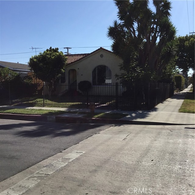 Detail Gallery Image 2 of 39 For 6001 4th Ave, Los Angeles,  CA 90043 - 2 Beds | 1 Baths