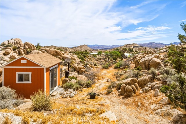 Detail Gallery Image 33 of 62 For 56833 Oakwood, Yucca Valley,  CA 92284 - 2 Beds | 2/1 Baths