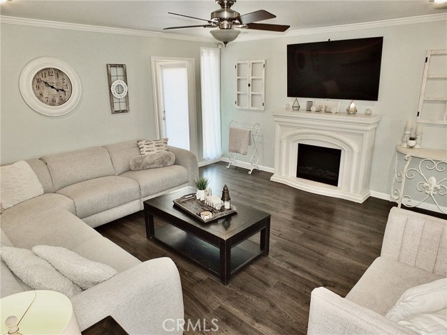 4513 N Paramount Boulevard, Lakewood CA: https://media.crmls.org/medias/b8dabe62-766d-4fe5-98bc-983d516f8632.jpg