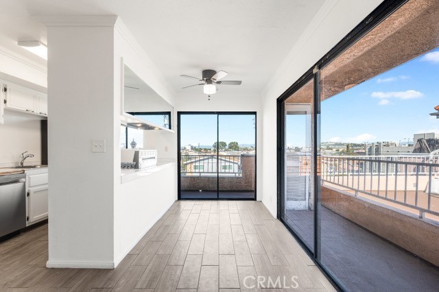 Detail Gallery Image 8 of 36 For 1168 E 10th St #213,  Long Beach,  CA 90813 - 2 Beds | 2 Baths