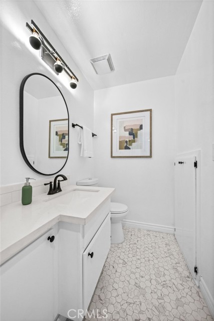 Detail Gallery Image 12 of 32 For 2500 Abbot Kinney Bld #13,  Venice,  CA 90291 - 2 Beds | 2/1 Baths