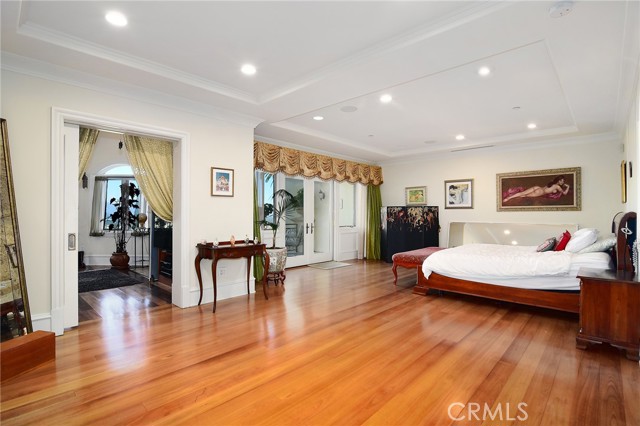 Detail Gallery Image 35 of 73 For 18933 La Montana Pl, Tarzana,  CA 91356 - 7 Beds | 6/1 Baths