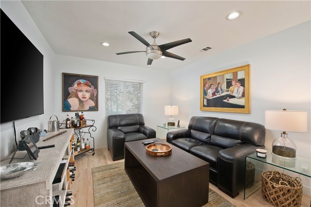 Detail Gallery Image 12 of 45 For 18016 Collins St, Encino,  CA 91316 - 4 Beds | 3/1 Baths