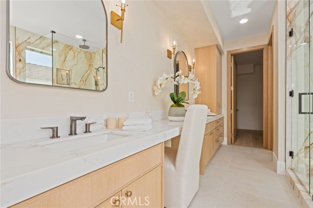 506 12th, Huntington Beach CA: https://media.crmls.org/medias/b8dd1a19-80ec-415b-a392-e111ff1fe5f3.jpg