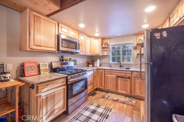 Detail Gallery Image 9 of 28 For 38756 Big Bear Bld, Big Bear Lake,  CA 92315 - 2 Beds | 2 Baths