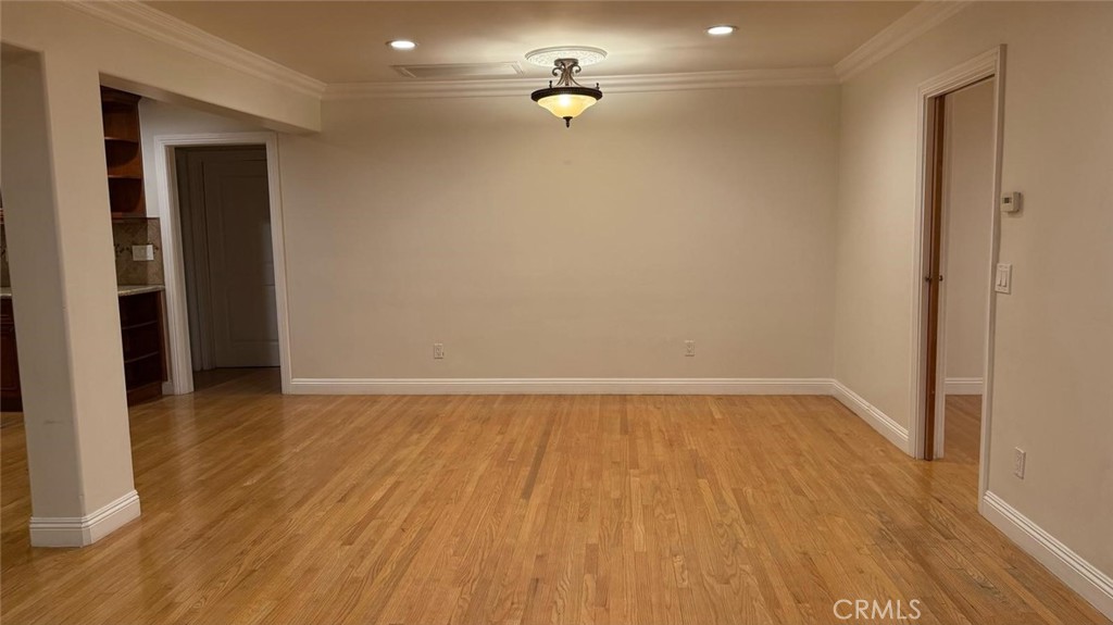 https://media.crmls.org/medias/b8df56d1-2388-44c1-95d2-0c927f513fc3.jpg?preset=X-Large