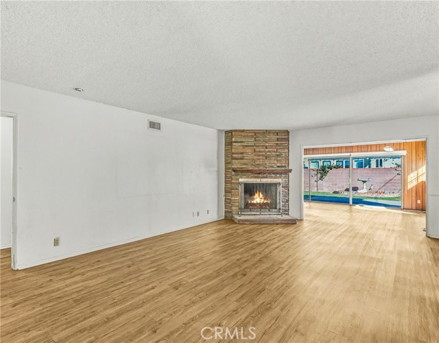 Detail Gallery Image 4 of 17 For 13961 Cantlay St, Van Nuys,  CA 91405 - 3 Beds | 2 Baths