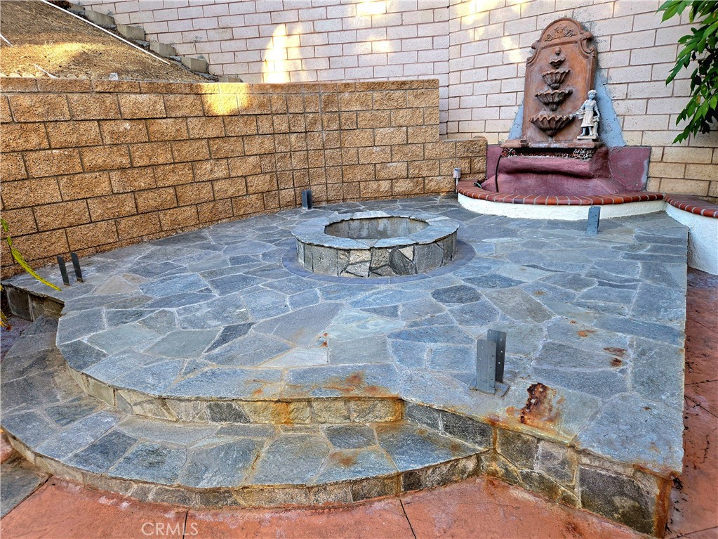 https://media.crmls.org/medias/b8df7c13-f21e-4735-acda-b5e911e15b17.jpg?preset=X-Large