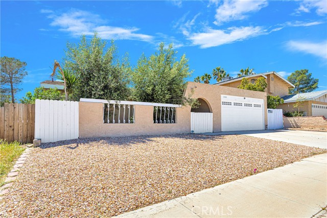 Detail Gallery Image 3 of 30 For 1330 Center St, Barstow,  CA 92311 - 4 Beds | 2 Baths