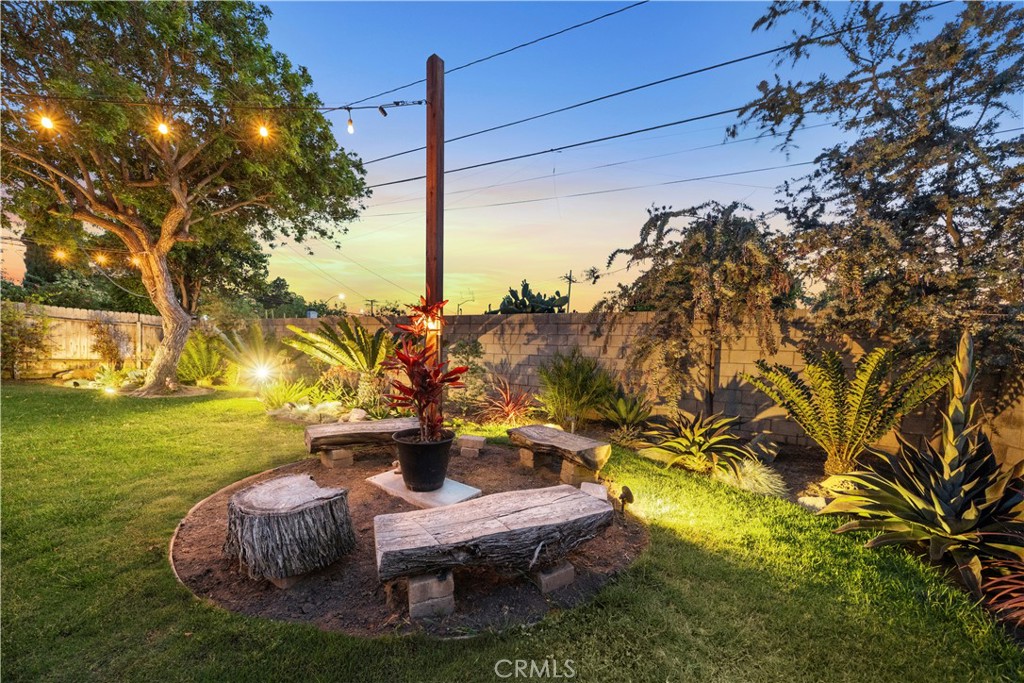 https://media.crmls.org/medias/b8dff8ab-7bac-484e-ae51-6da56495d26f.jpg?preset=X-Large