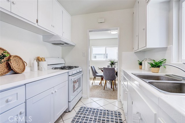 426 S Broadway, Redondo Beach CA: https://media.crmls.org/medias/b8e065f2-733f-40f2-897a-bd6ec09f7bb8.jpg
