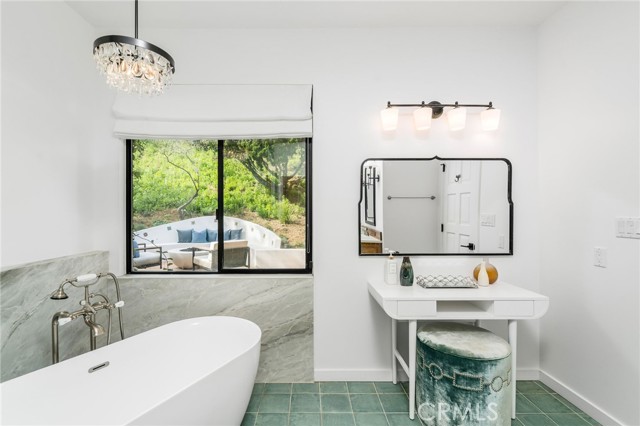 24743 Vantage Point Terrace, Malibu CA: https://media.crmls.org/medias/b8e06a4b-2306-4670-a42d-1a5386327303.jpg